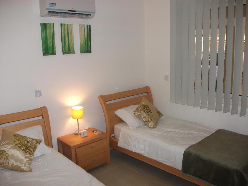 Marina Hilltop Coral Bay Extérieur photo